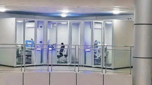 soundproof phone booth 