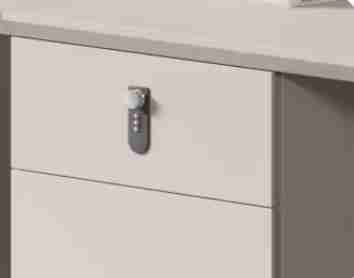 metal leg workstaion